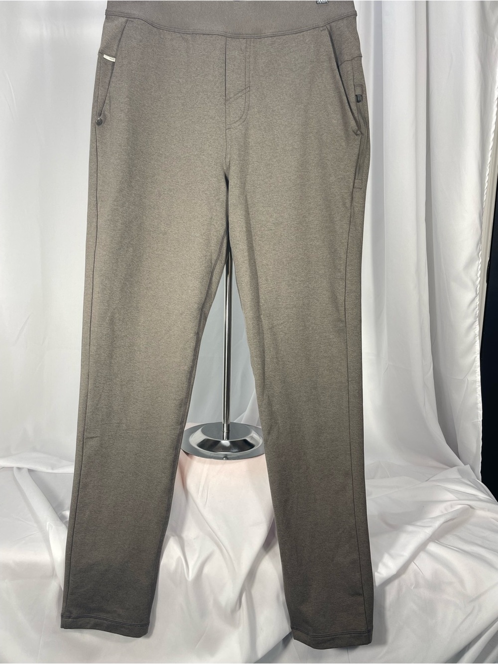 Vuori Men's Olive Gray Performance Pants w/lightweight SOFT lining & 5 pockets